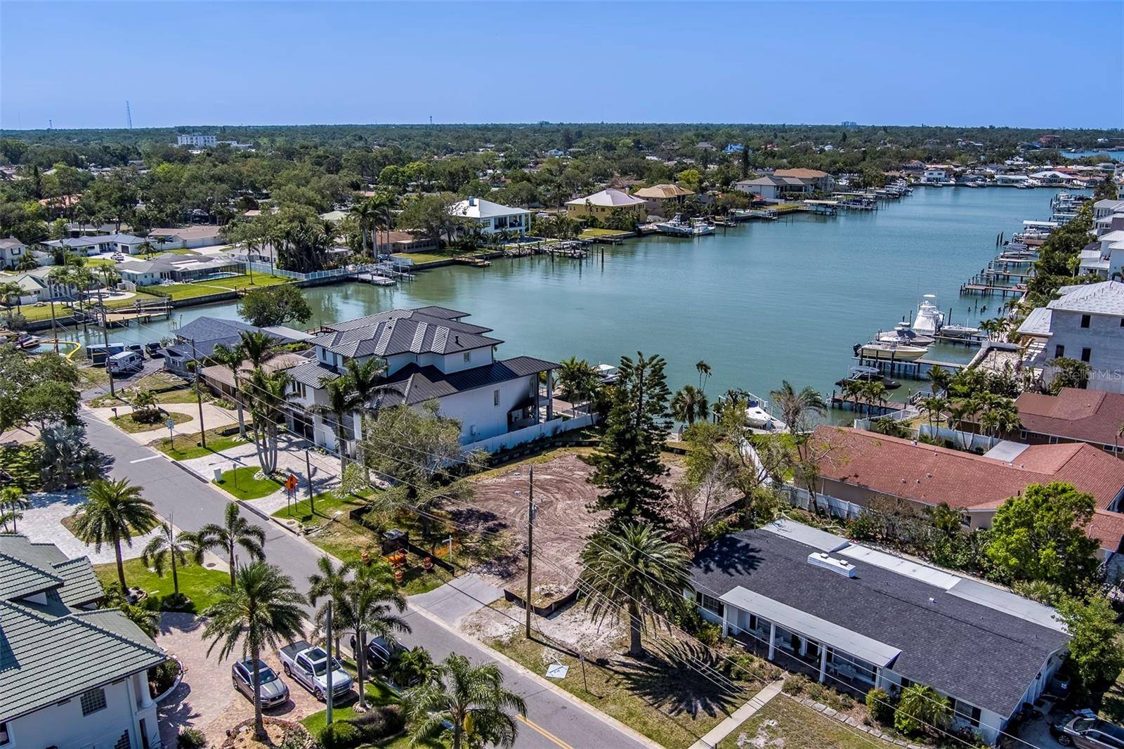 Largo, FL 33770,909 OAKWOOD DR
