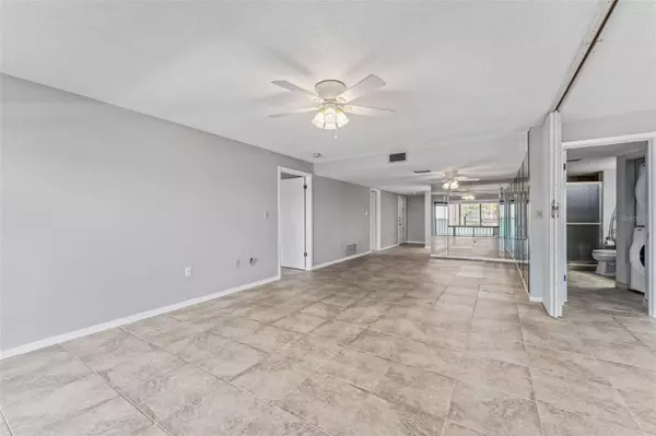 St Petersburg, FL 33711,7520 SUNSHINE SKYWAY LN S #110
