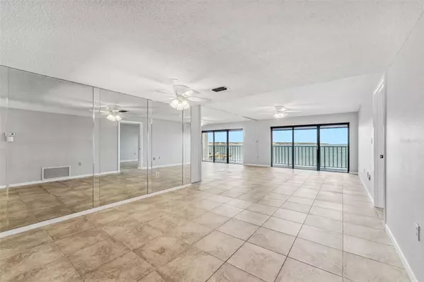 St Petersburg, FL 33711,7520 SUNSHINE SKYWAY LN S #110