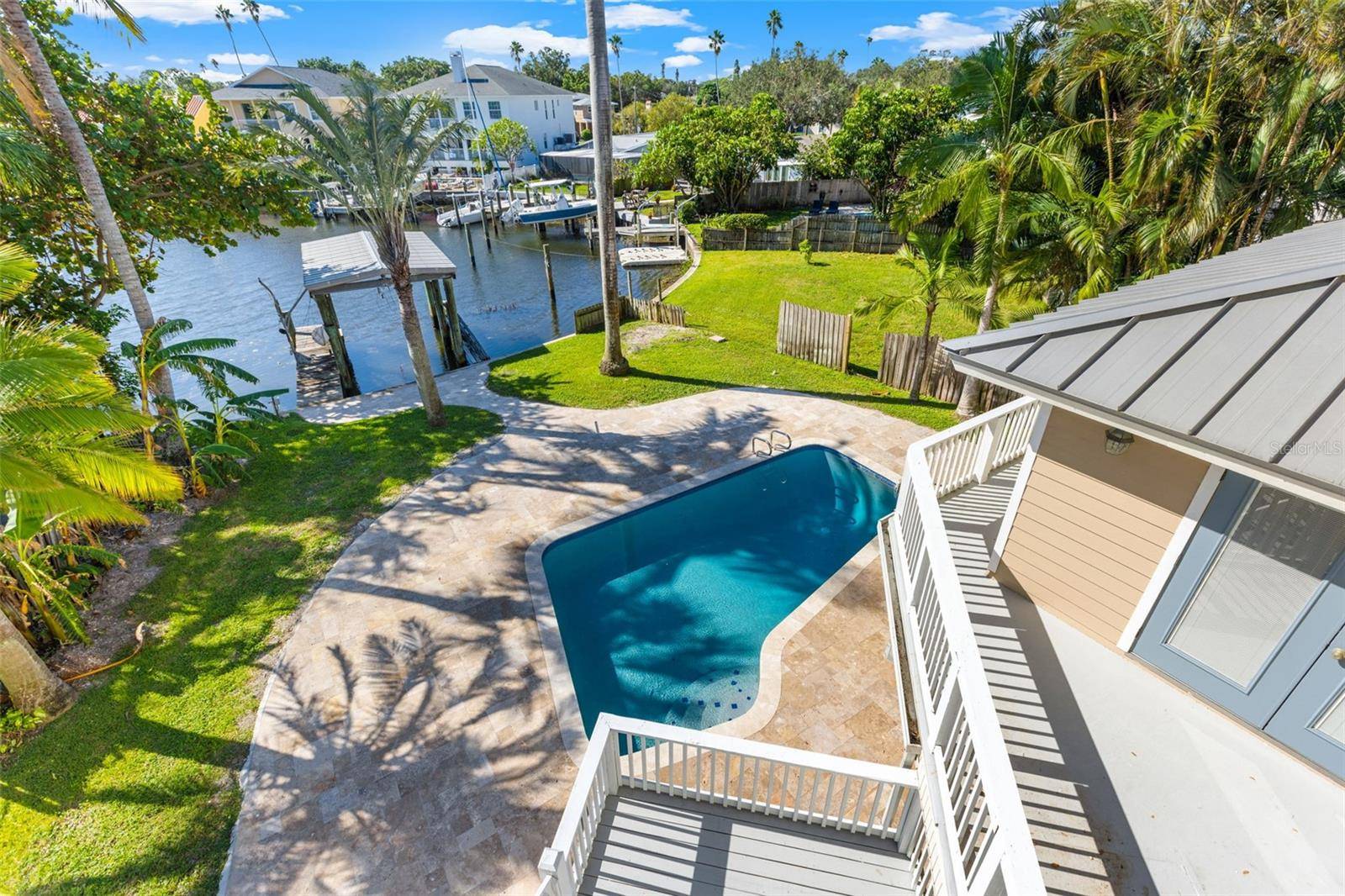 1902 ARROWHEAD DR NE, St Petersburg, FL 33703
