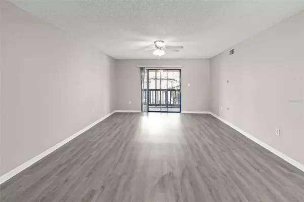 Tampa, FL 33618,3706 GREENERY CT #206