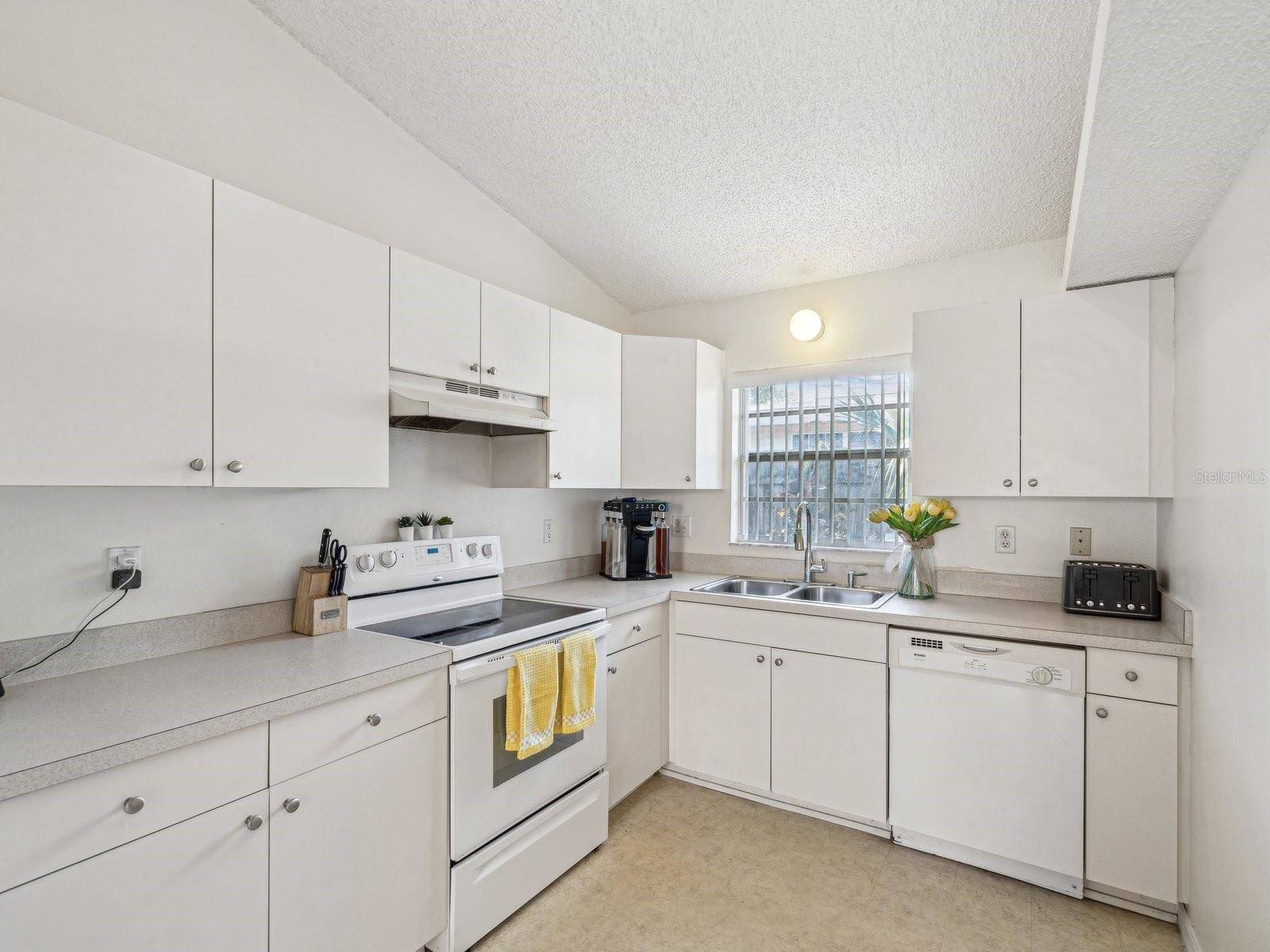 St Petersburg, FL 33713,2050 28TH AVE N