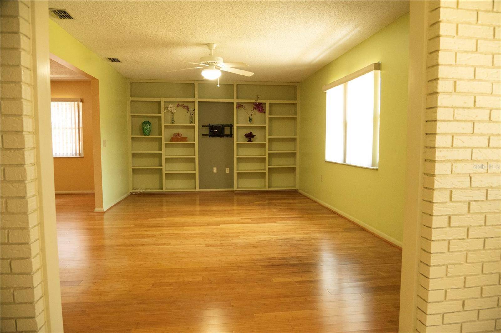 Lakeland, FL 33813,446 LAKE CAROLYN CIR