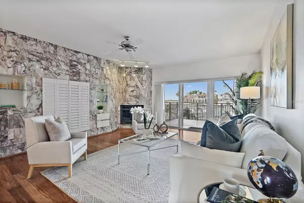 Tierra Verde, FL 33715,936 PINELLAS BAYWAY S #T-5