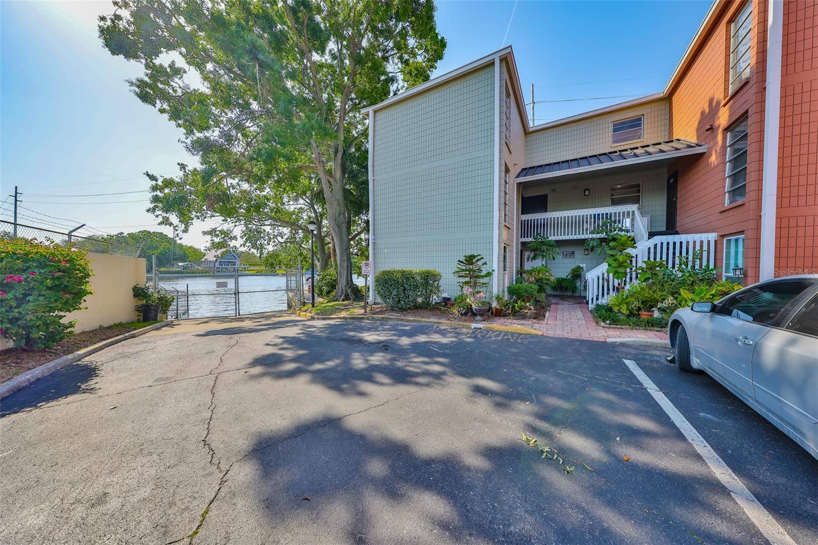 Tampa, FL 33607,2424 W TAMPA BAY BLVD #I202