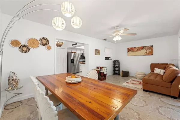 Tarpon Springs, FL 34689,408 PINEAPPLE ST