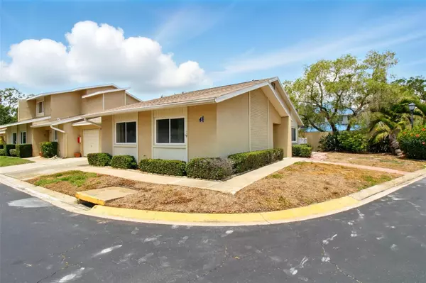 1671 CAPE ANN AVE NE #4, St Petersburg, FL 33702