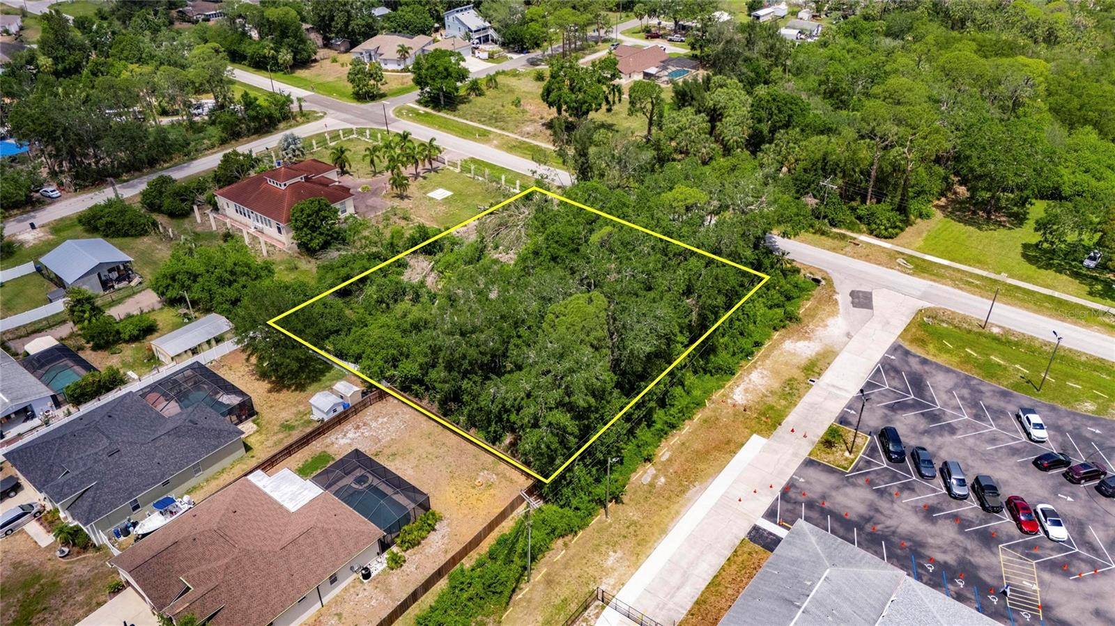 Ruskin, FL 33570,912 8TH AVE SW