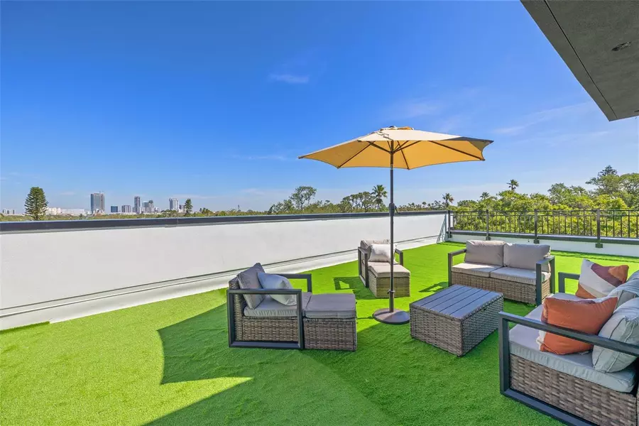 2104 4TH ST S, St Petersburg, FL 33705