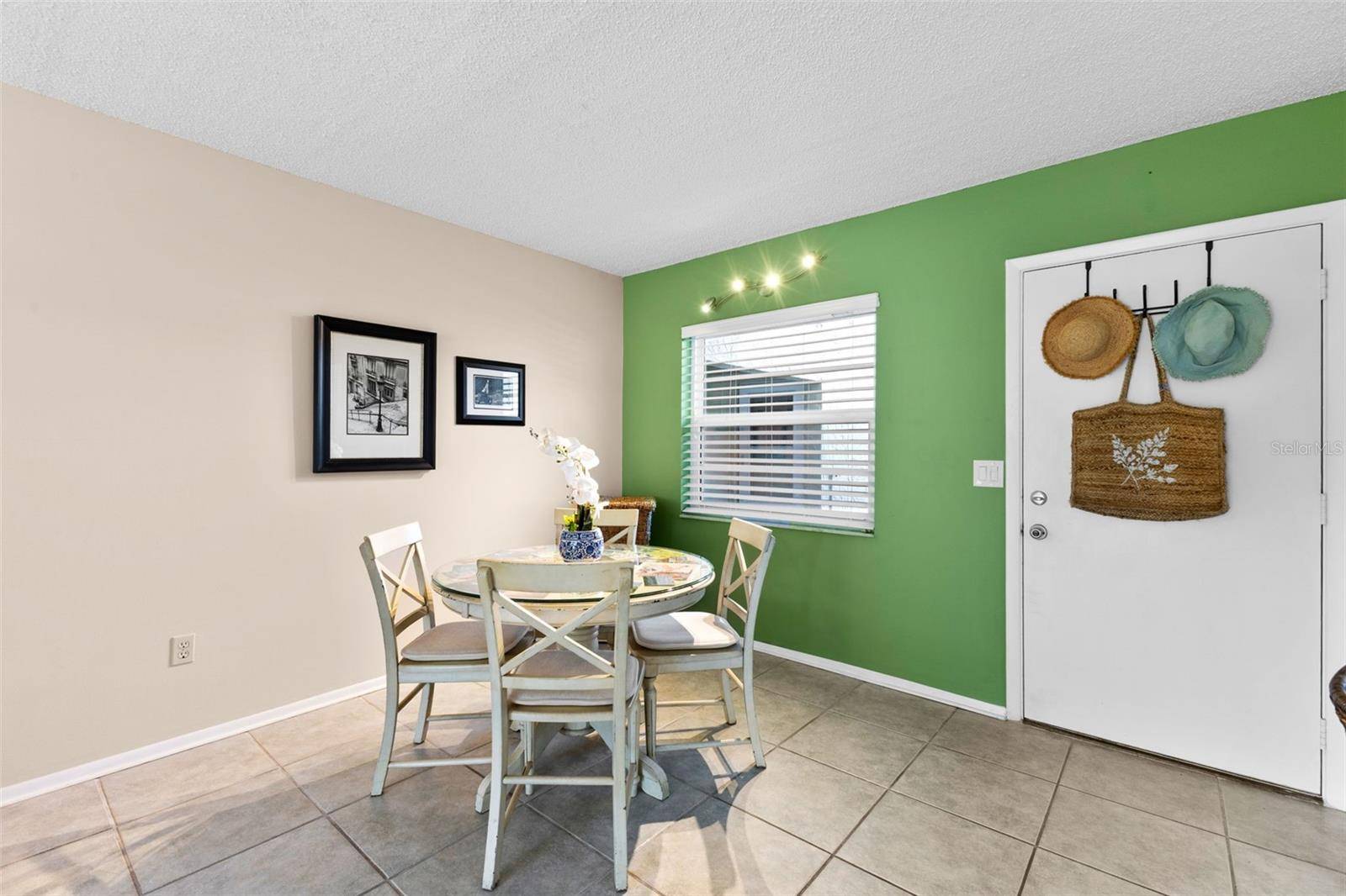 Tarpon Springs, FL 34689,1250 S PINELLAS AVE #405