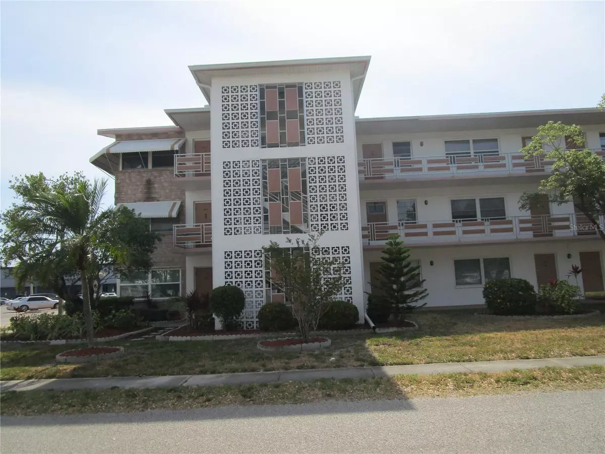 St Petersburg, FL 33714,6015 19TH ST N #301