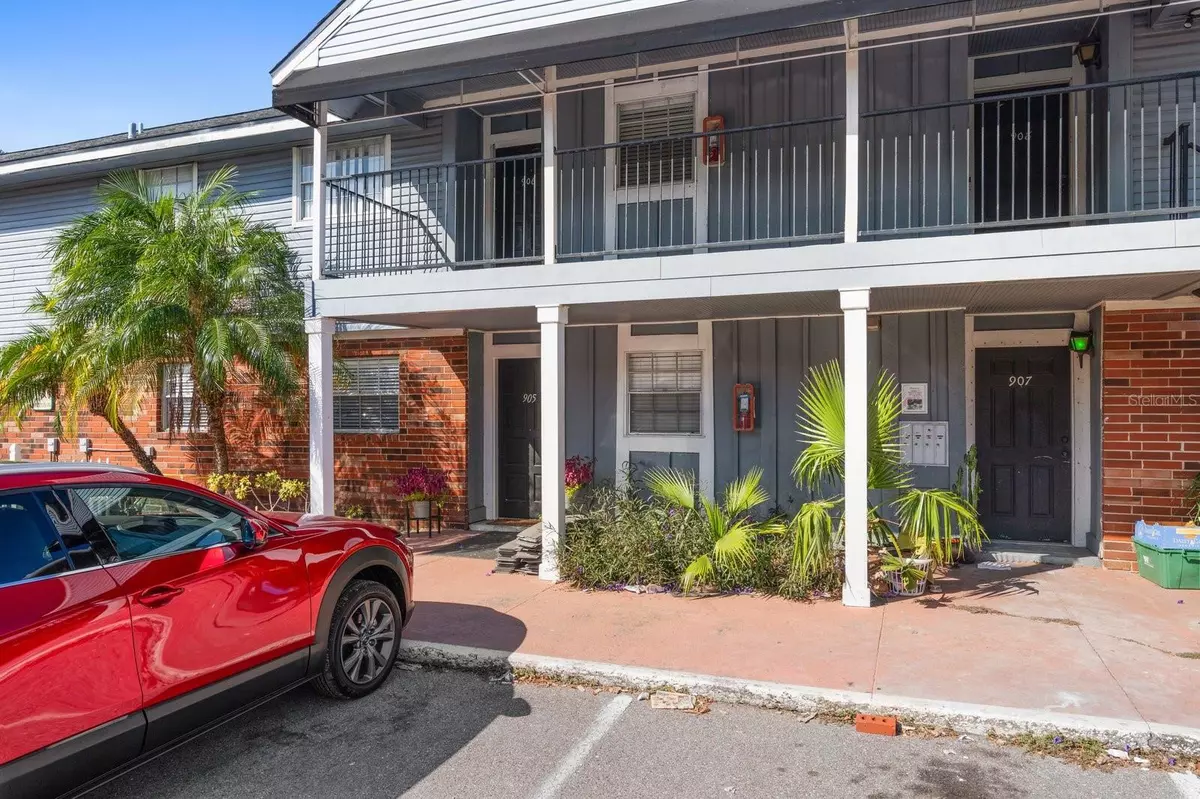 Largo, FL 33771,200 COUNTRY CLUB DR #906