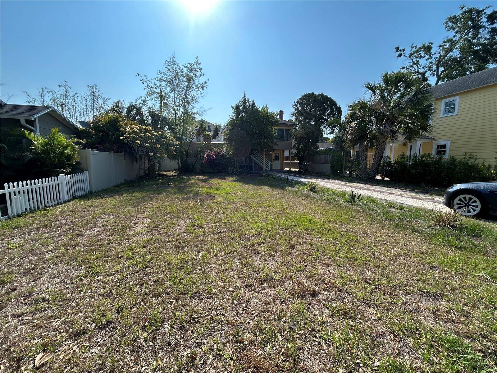St Petersburg, FL 33701,943 7TH ST N