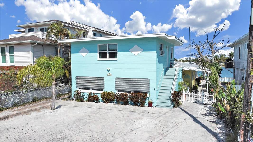 11215 3RD ST E #1, Treasure Island, FL 33706