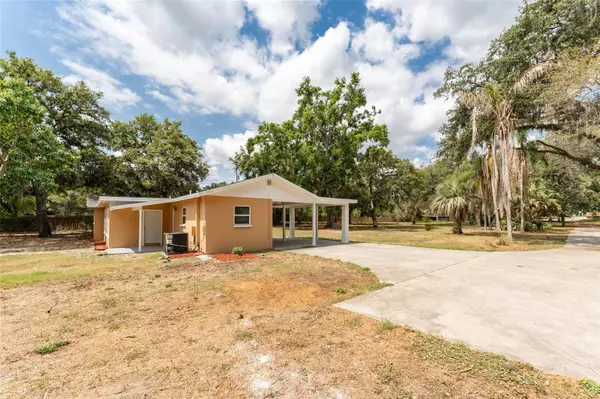 Valrico, FL 33596,4323 CULBREATH RD #B