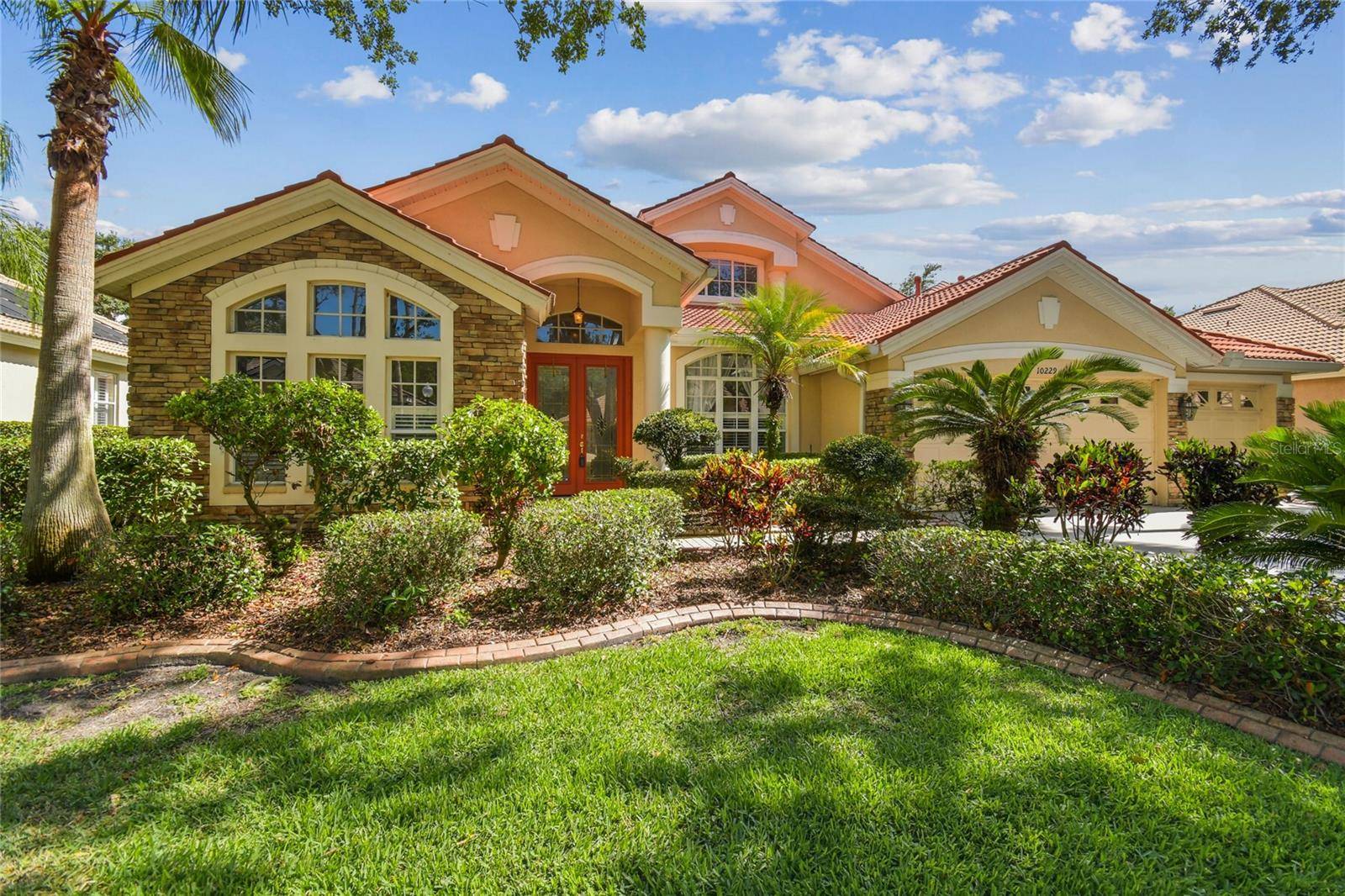 10229 WATERSIDE OAKS DR, Tampa, FL 33647