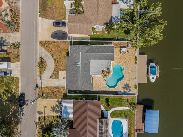 Tampa, FL 33615,8722 THORNWOOD LN