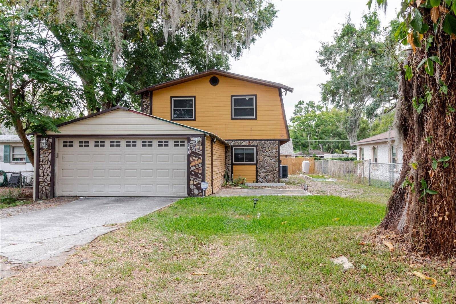 Seffner, FL 33584,1010 OAKHILL ST