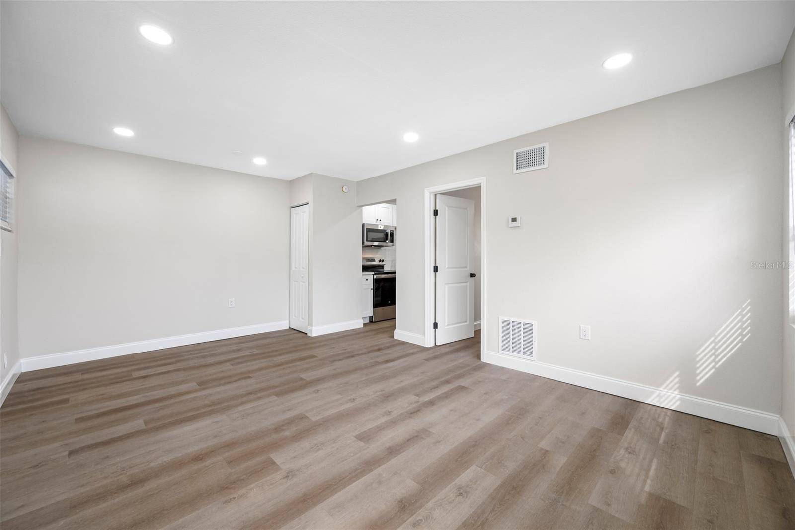 Tampa, FL 33606,144 E DAVIS BLVD #2