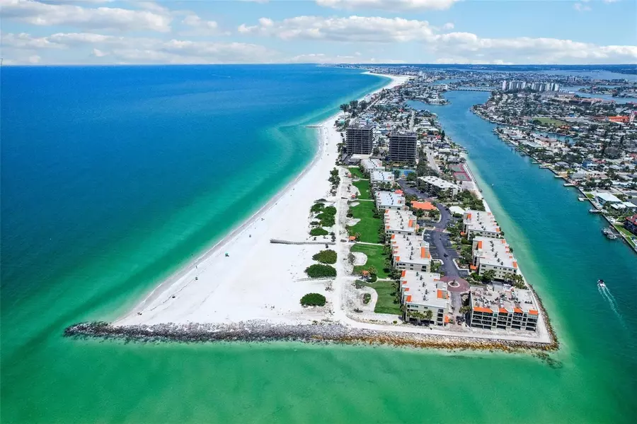 7564 BAYSHORE DR #302, Treasure Island, FL 33706