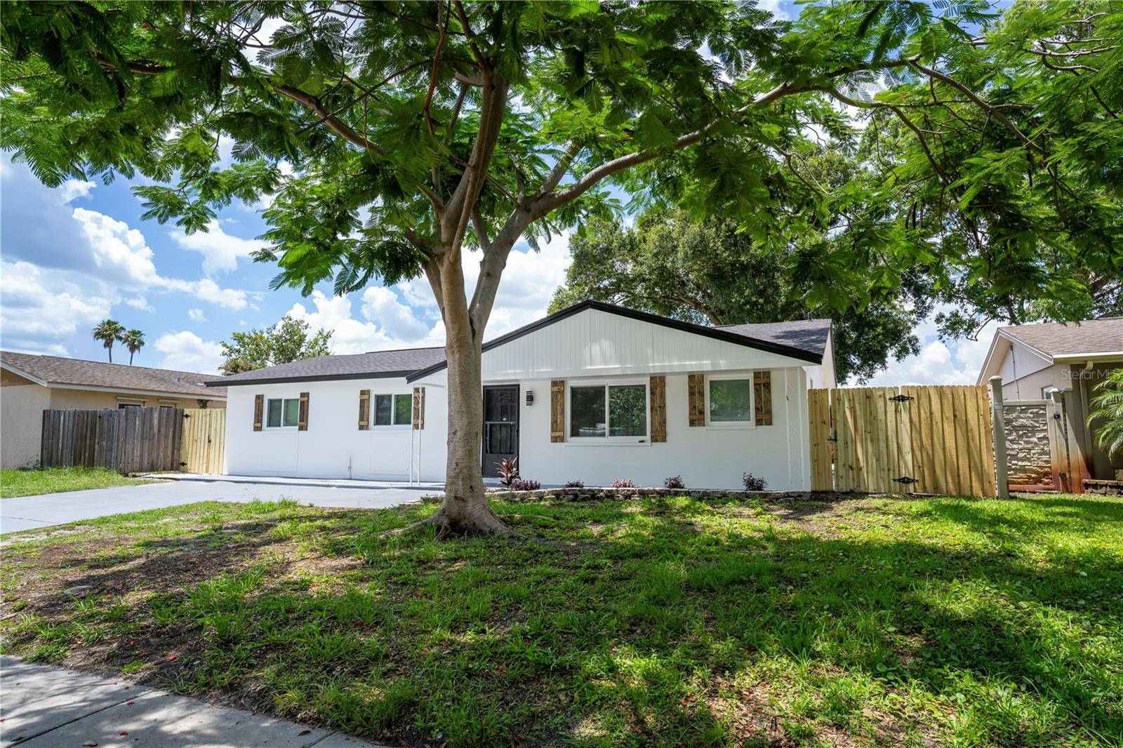 Largo, FL 33777,8277 82ND AVE N