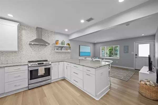 Palm Harbor, FL 34683,608 BETMOR LN