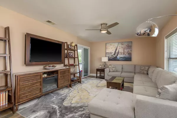 Tarpon Springs, FL 34689,1250 S PINELLAS AVE #214