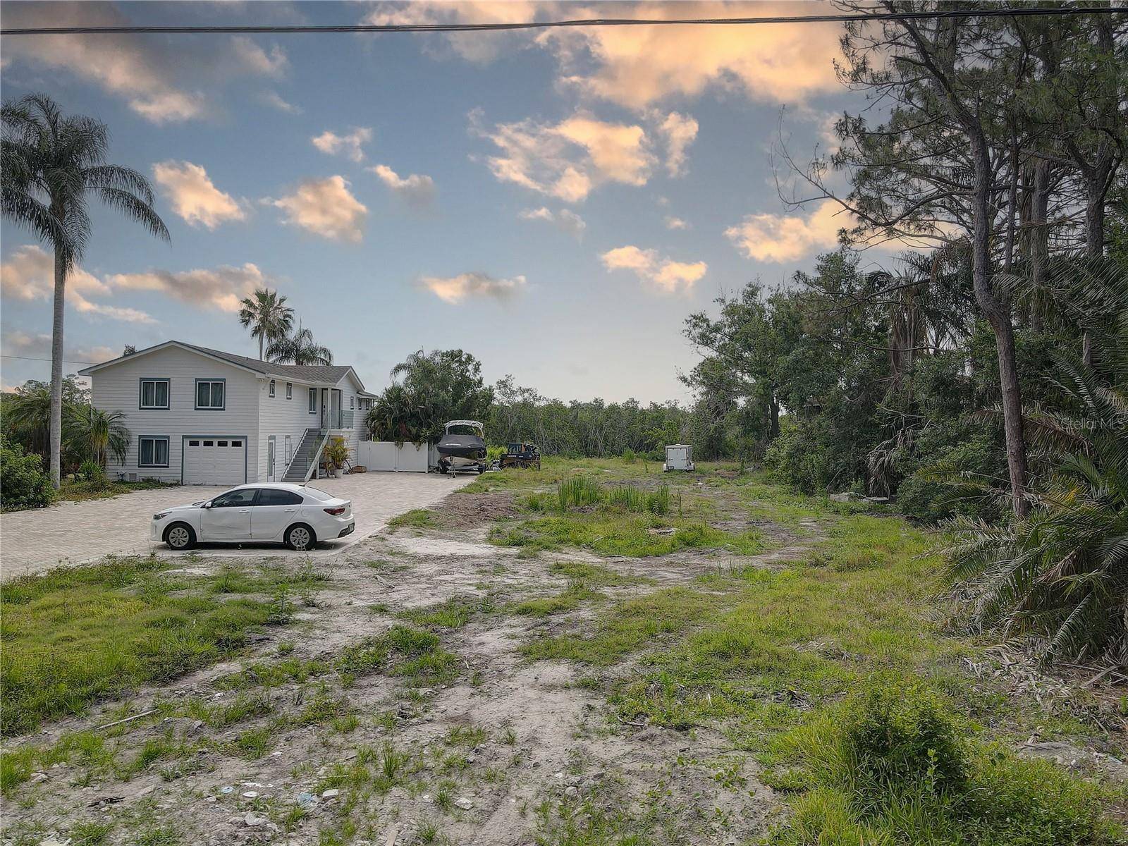 8115 BAY DR, Tampa, FL 33635