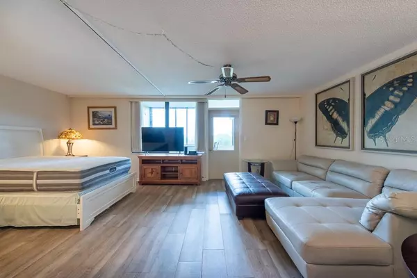 Clearwater, FL 33760,2617 COVE CAY DR #206