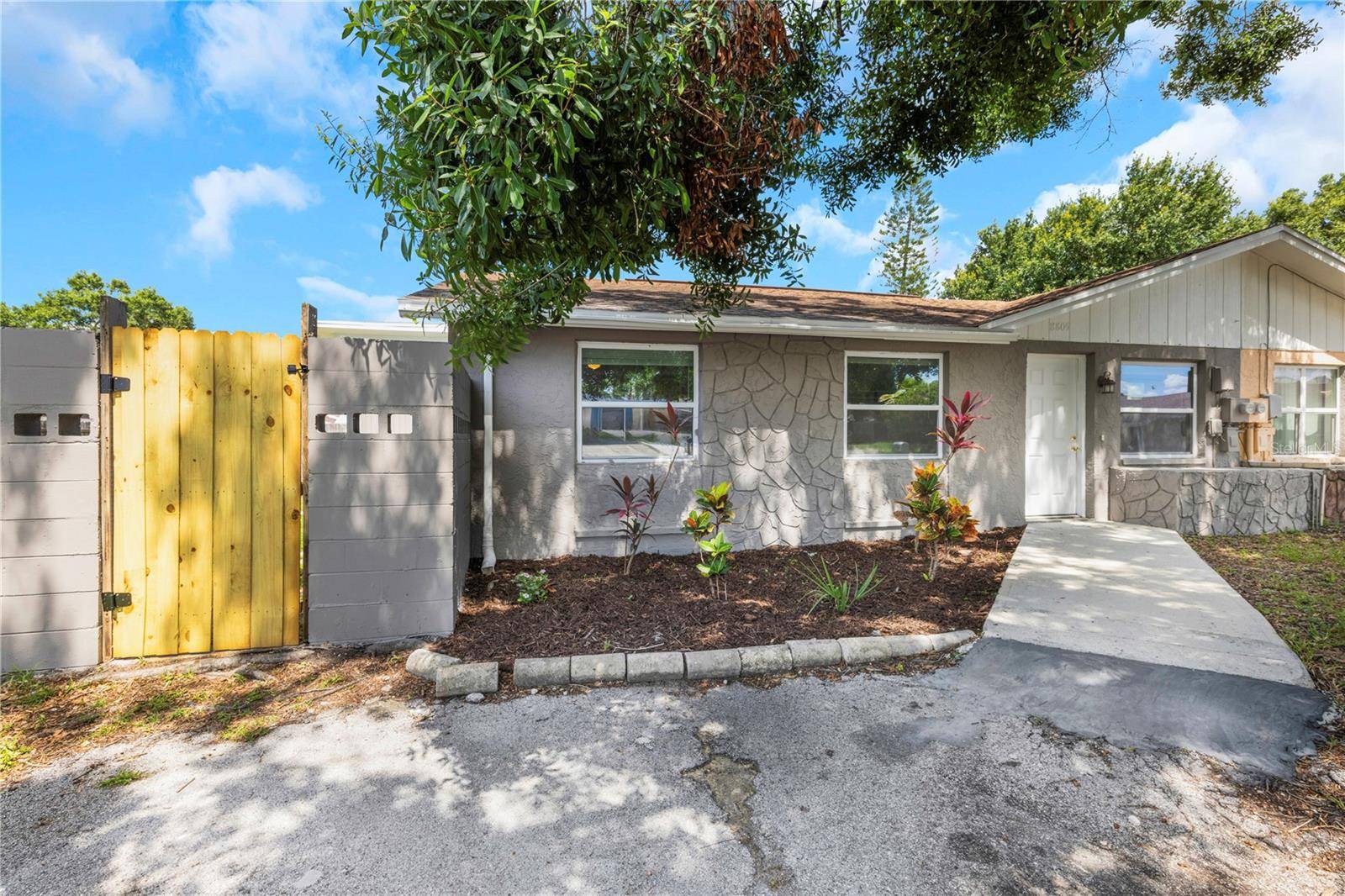 8805 PLUM GROVE CT, Tampa, FL 33634