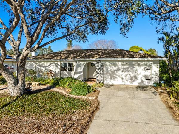 8083 BAYHAVEN DR, Seminole, FL 33776