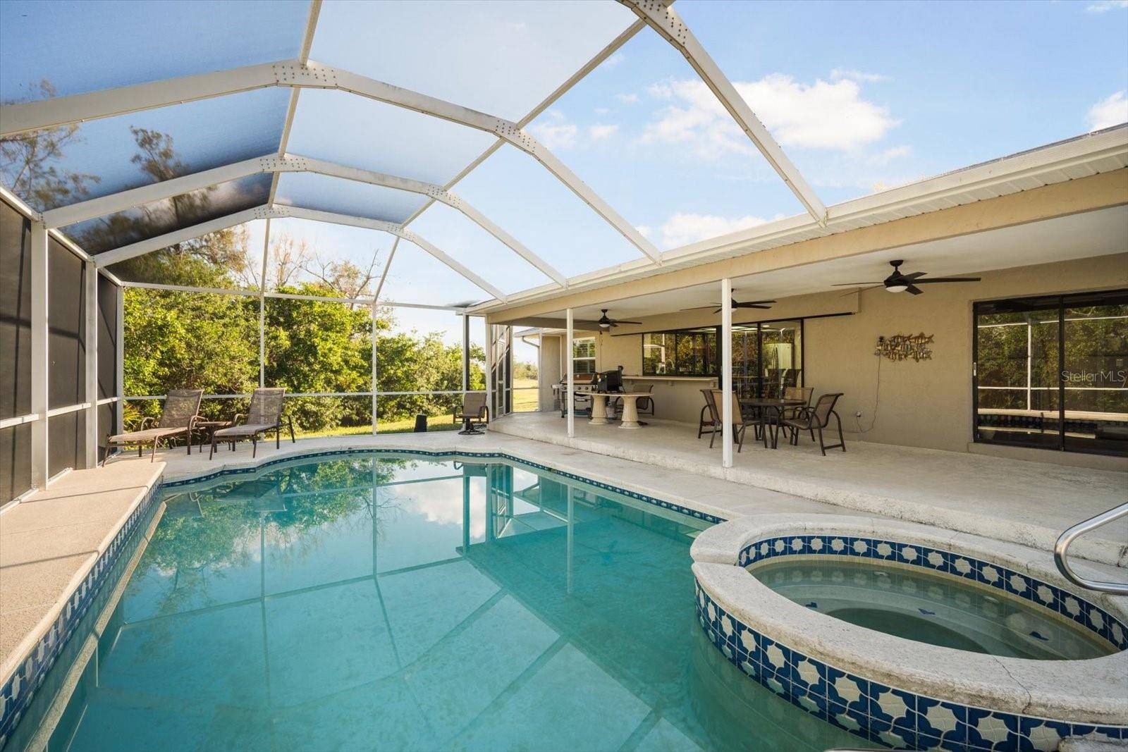 Apollo Beach, FL 33572,925 EAGLE LN