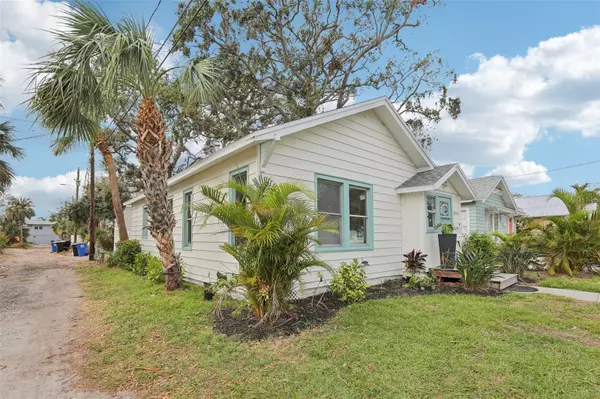 St Petersburg, FL 33705,2015 3RD ST S