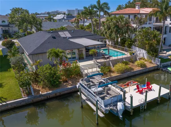 2817 SEABREEZE DR S,  Gulfport,  FL 33707