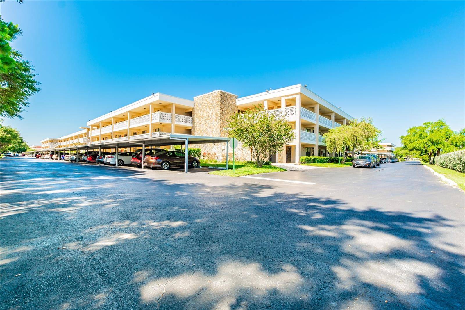 St Petersburg, FL 33703,4705 1ST ST NE #326