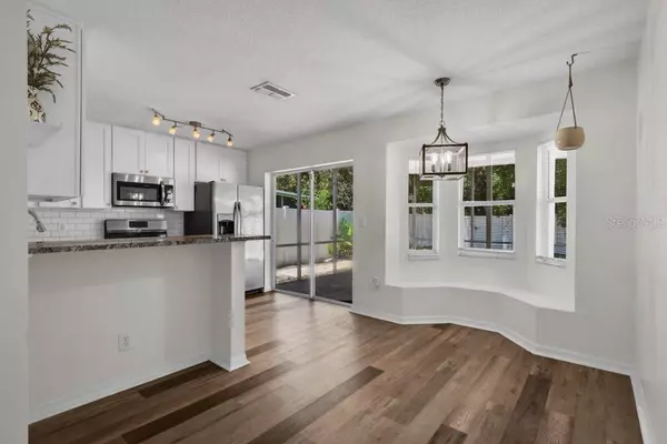 Lithia, FL 33547,5865 MEADOWPARK PL