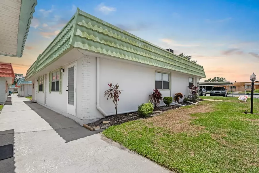 1802 BEDFORD LN #7, Sun City Center, FL 33573