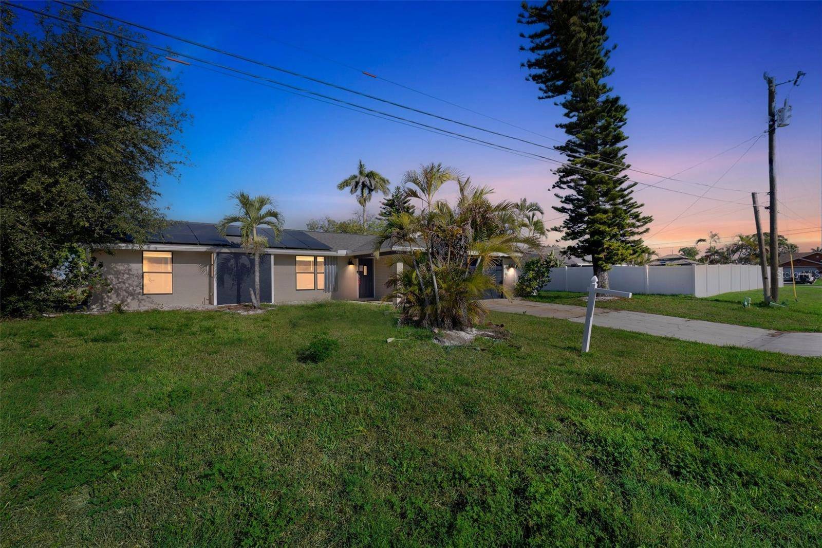 910 SE 23RD PL, Cape Coral, FL 33990