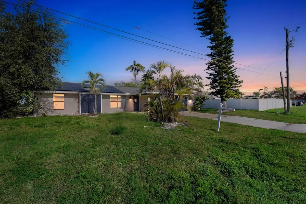 Cape Coral, FL 33990,910 SE 23RD PL