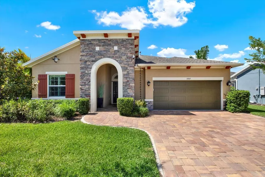 6909 CRESTPOINT DR, Apollo Beach, FL 33572