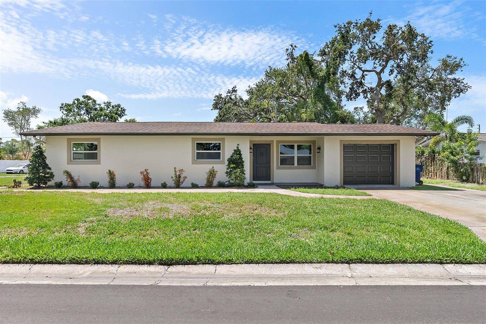 11764 PINEDALE AVE, Seminole, FL 33772