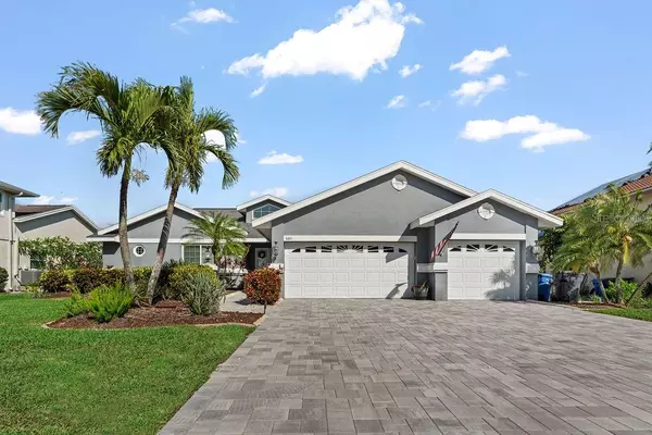 6611 SURFSIDE BLVD, Apollo Beach, FL 33572