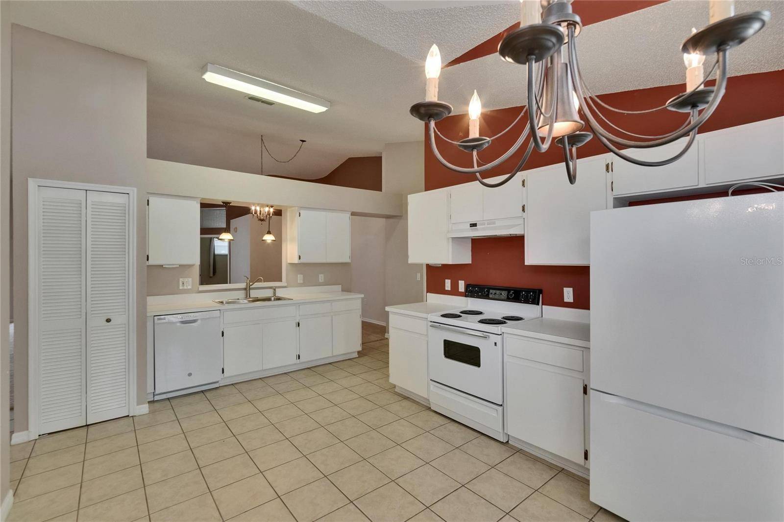 Valrico, FL 33594,2527 WRENCREST CIR