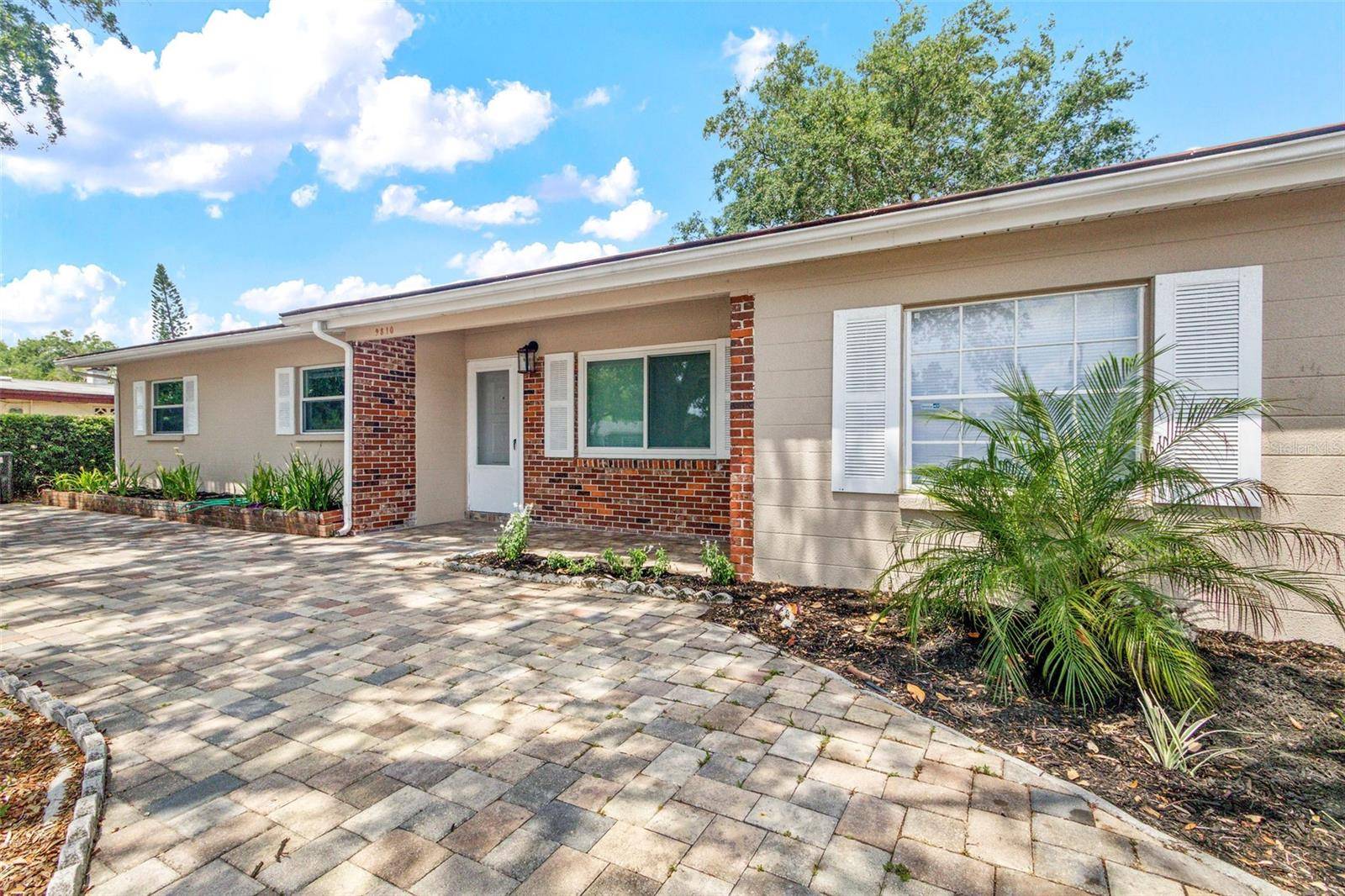 9810 N 53RD ST, Temple Terrace, FL 33617
