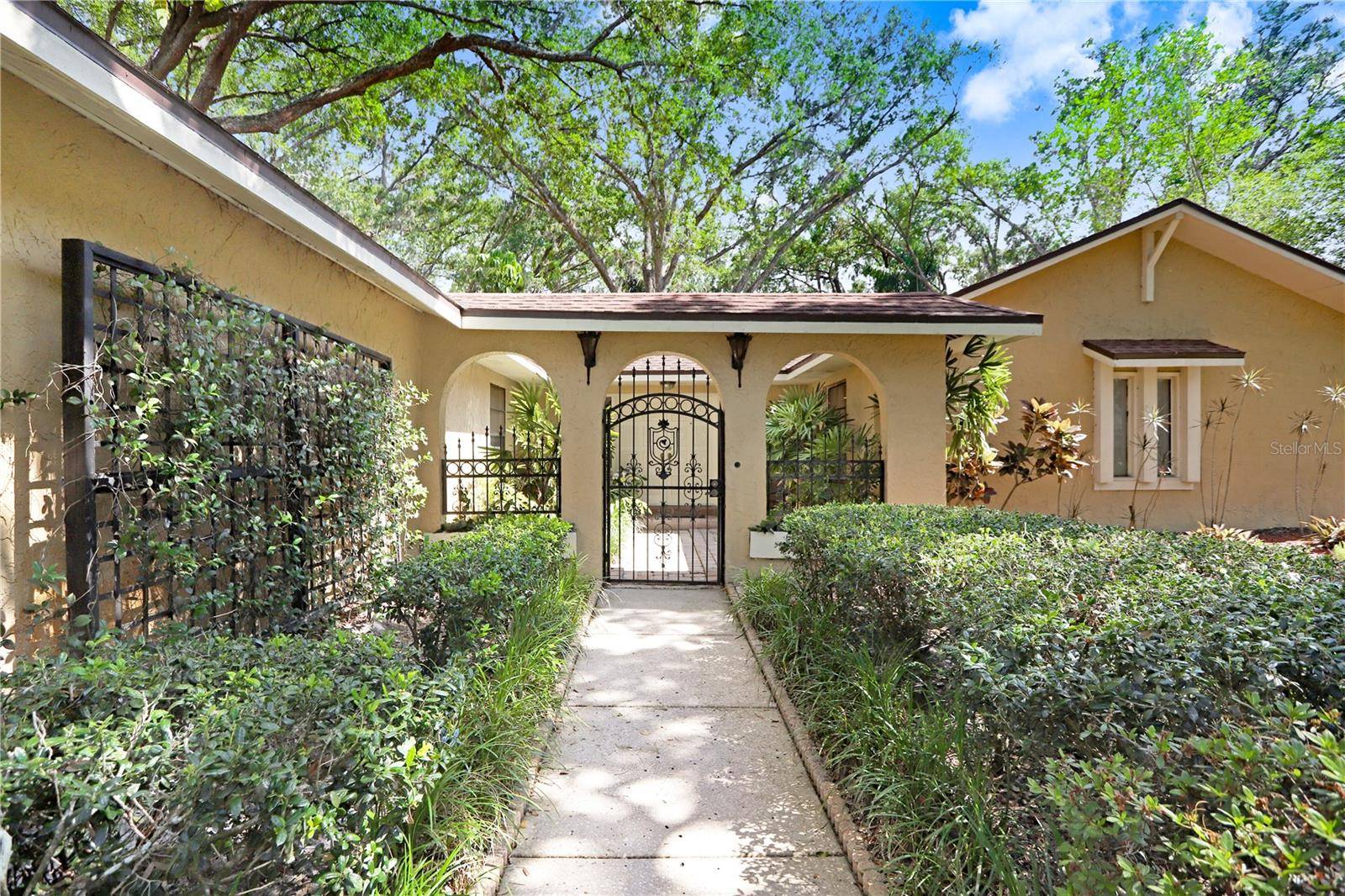 Lutz, FL 33559,2503 VICTARRA CIR
