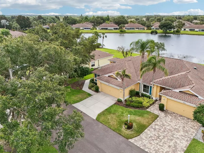 2218 BROOKFIELD GREENS CIR #82, Sun City Center, FL 33573