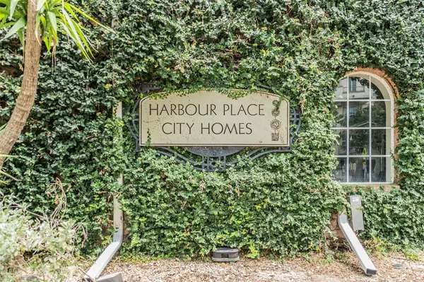 Tampa, FL 33602,501 KNIGHTS RUN AVE #6104
