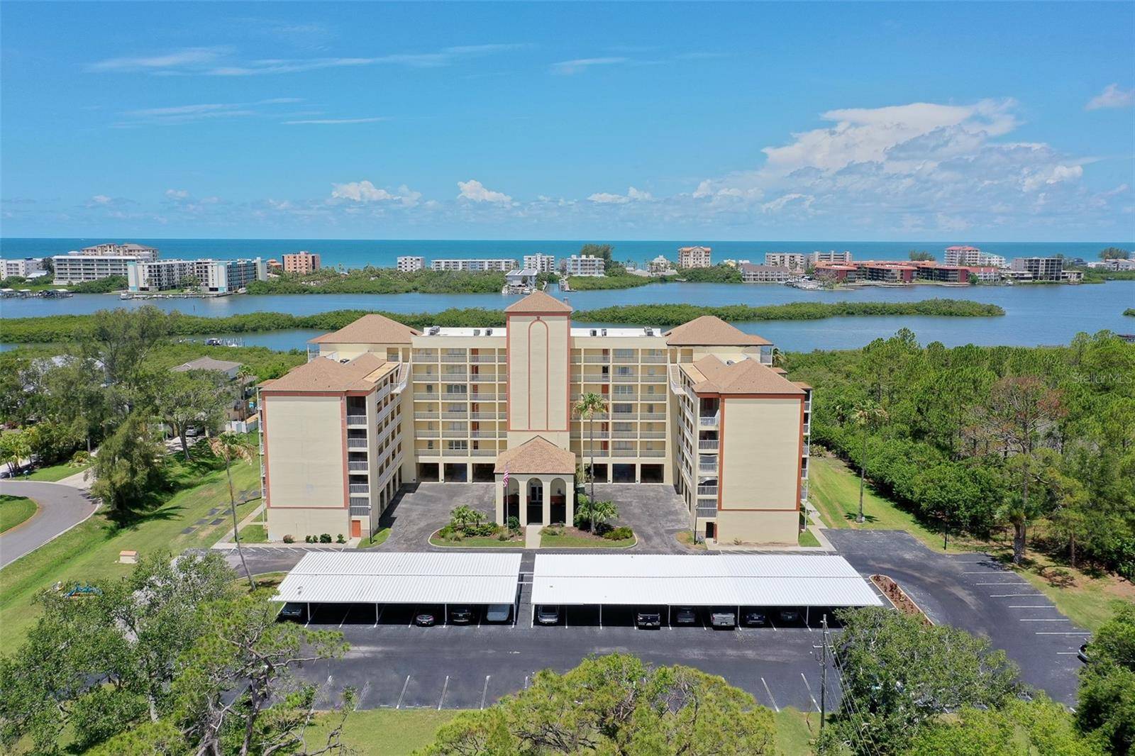 9000 COMMODORE DR #606, Seminole, FL 33776