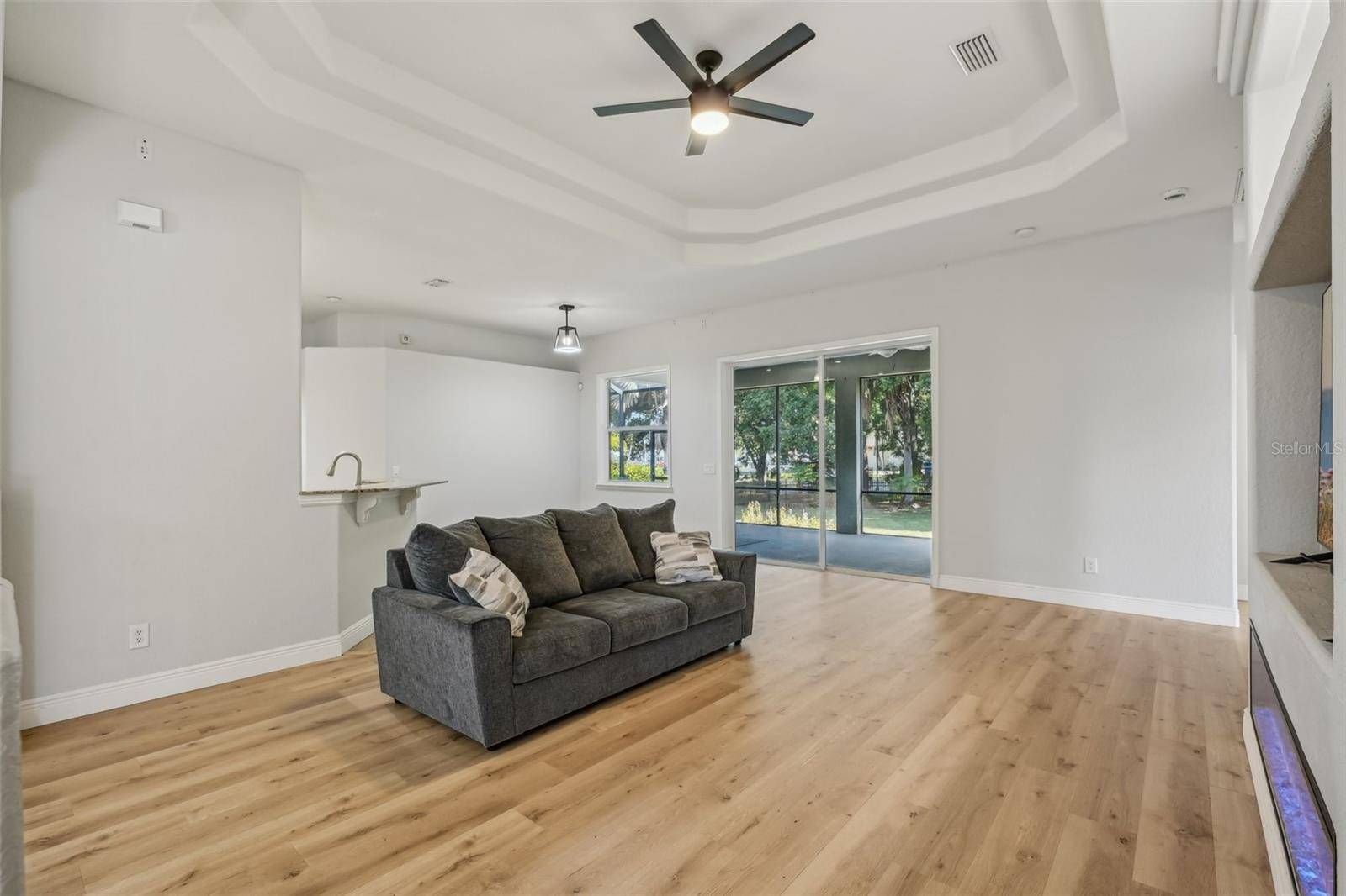 Ruskin, FL 33570,707 9TH AVE SW
