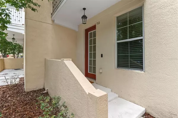 918 SOMBRA STREET, Tampa, FL 33619